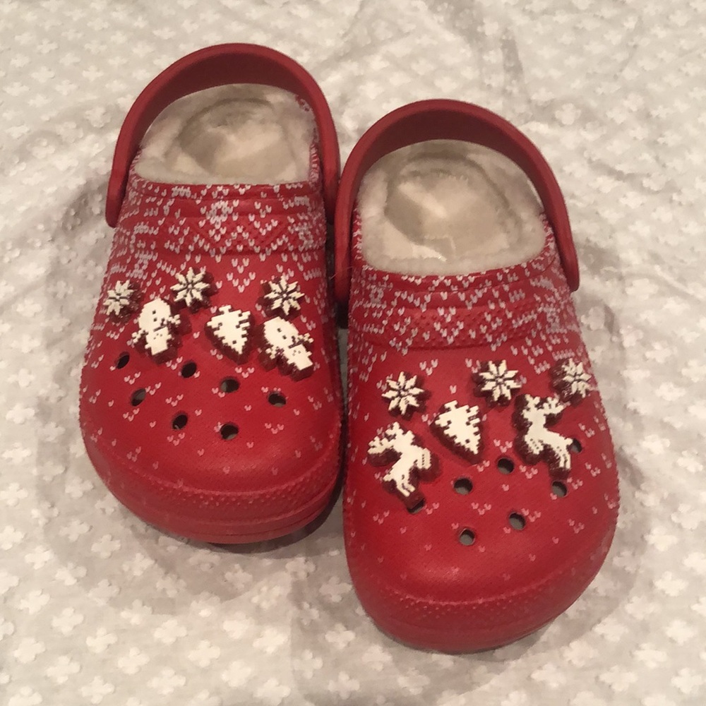 CROCS Unisex Classic Lined Holiday Charms W6/M4